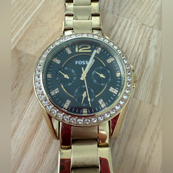 Fossil ladies black dial gold tone watch NEW BATTERY - Picture 1 of 9